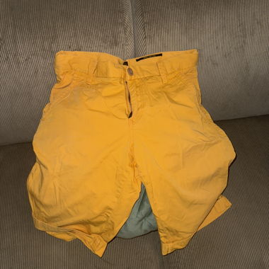 Kurze Hosen Gelb