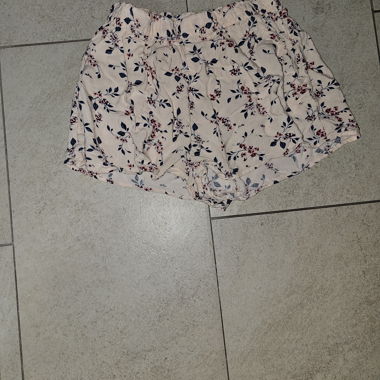 Geblümte kurze Shorts