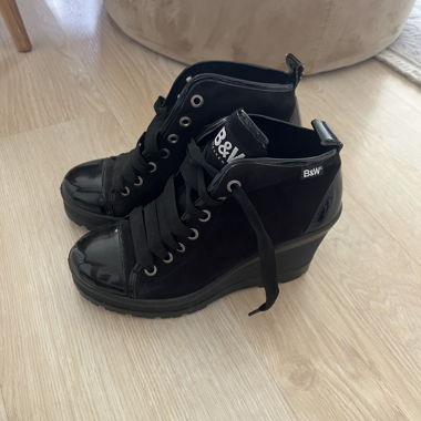 Chaussures à talon compensé