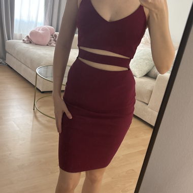 Bordeaux Kleid mit Spaghettitraeger
