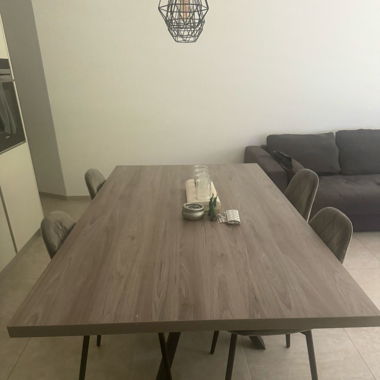 Tavolo con sedie 