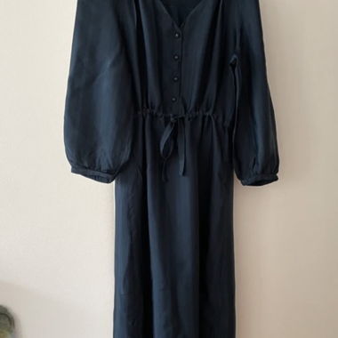 Langes blaues Kleid