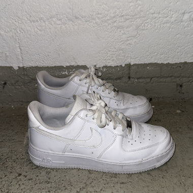White Nike Shoes size 39