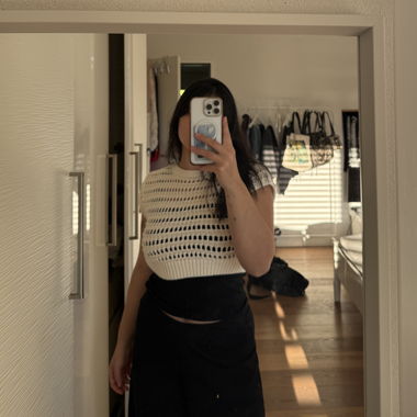 Haut court au crochet Bershka en crème, haut en tricot.