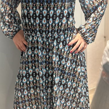 Leichtes Kleid mit Ethno-Print