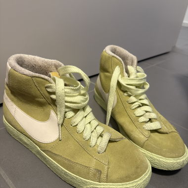 Nike Mid-Top Sneakers