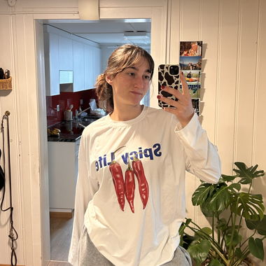 T-shirt a maniche lunghe con stampa di chili