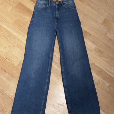 Blue high waist jeans