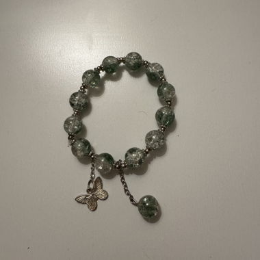 Bracciali con perle e perline verdi
