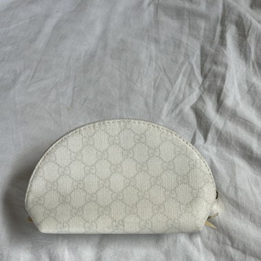 white gucci necessaire 