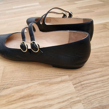 Ballerines noires en cuir avec double lanière