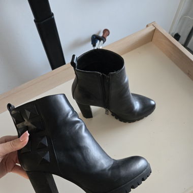 Bottines à talons en cuir 