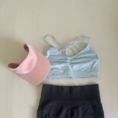 Set / Bundle aus Sportshorts, Top und Cap