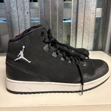 Jordan Black Sneakers