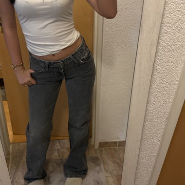 Graue Low-Rise Jeans