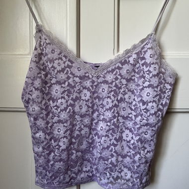 Violettes Spitzen-Camisole-Top