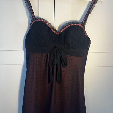 Chemise de nuit noire et rose