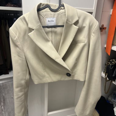 Blazer corto Bershka beige