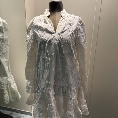 Mini-robe blanche structurée