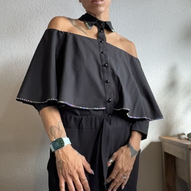 Schwarze Carmenbluse Gr. S mit Strass verziert