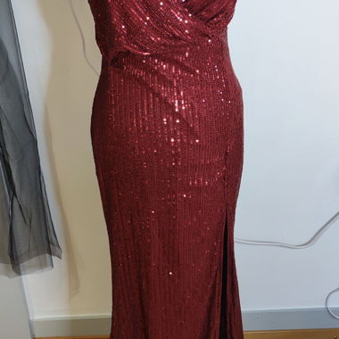 Abito lungo bordeaux con paillettes