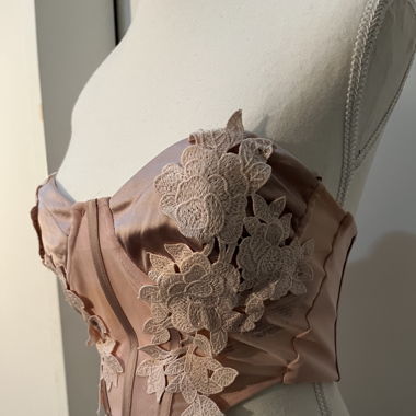 Corsett-Top - Blush Pink Satin mit Blumen-Spitze