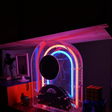 Dappy Transparent Radio mit Neonlicht 