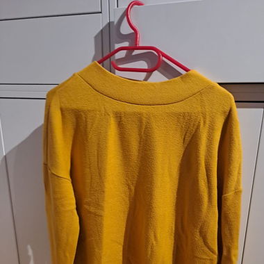 Weicher senfgelber Wollpullover