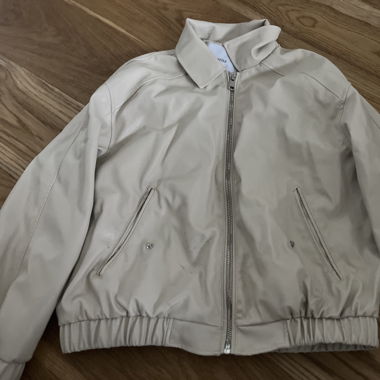 Weisse Lederjacke