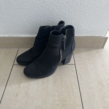 Stivaletti neri con tacco