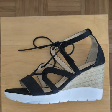 Schuhe mit Keilabsatz schwarz Gr. 39