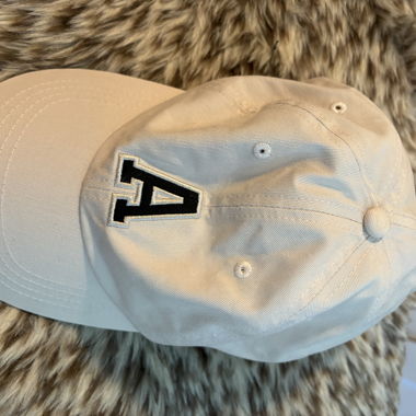 Casquette blanche avec patch A