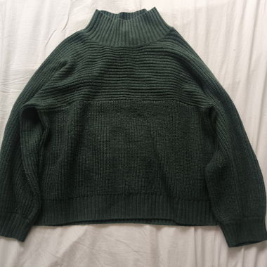 Pull en maille vert foncé