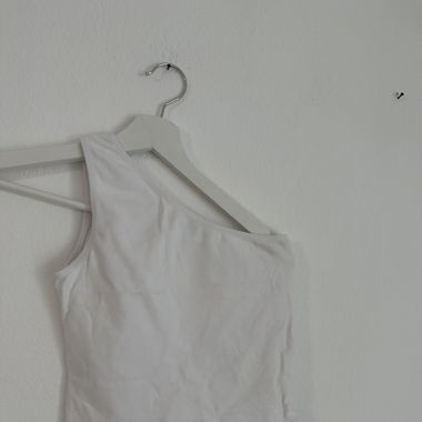 Einärmliges Top