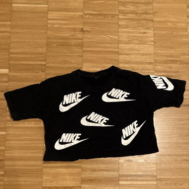 Nike Crop Top