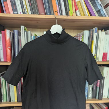 COS Basic Shirt Hoher Kragen schwarz 