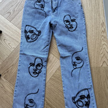 Pantaloni con volti