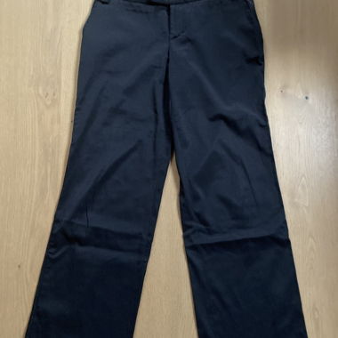Pantaloni casual neri eleganti leggermente lucidi
