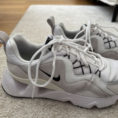Nike Sneaker