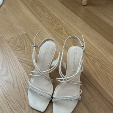 Sandale mit Absatz