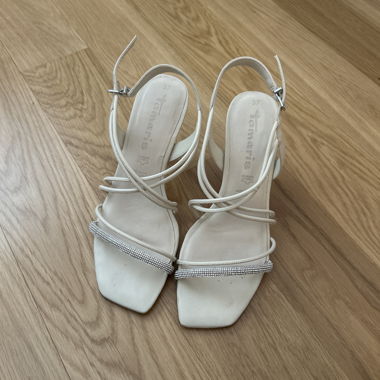 Sandale mit Absatz