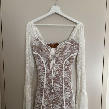 Weisses Spitzenkleid mit Ärmeln, Grösse M/L