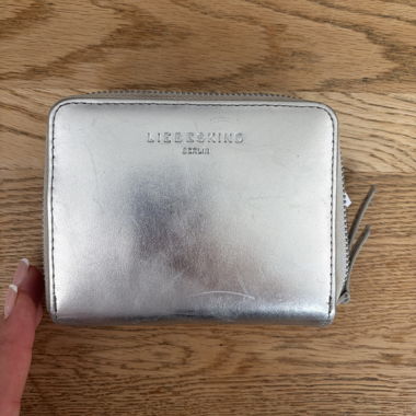 Portafoglio con zip argento Liebeskind