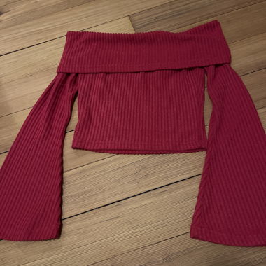 Top rosso spalle scoperte