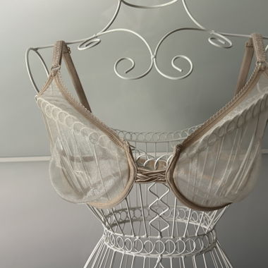 Beiger Spitzen-BH. Grösse: 75 EUR