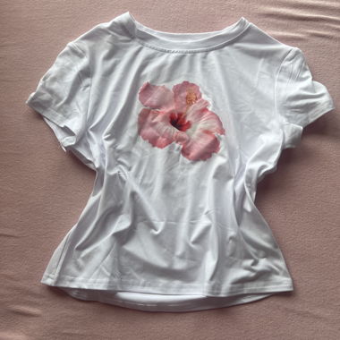 Weisses T-Shirt mit Blumenprint
