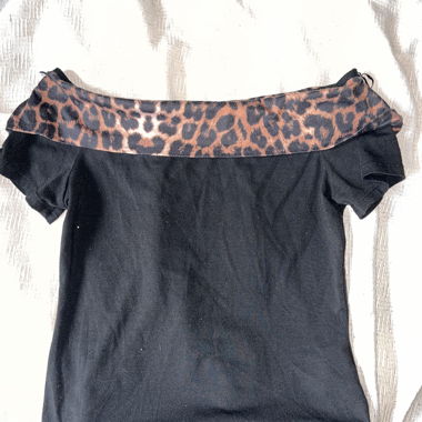 T-shirt épaules dénudées imprimé léopard