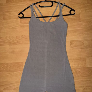 grauer Jumpsuit
