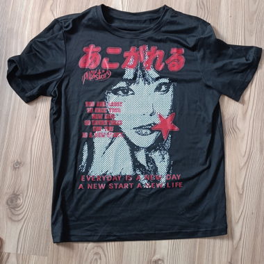 T-shirt noir graphique 
