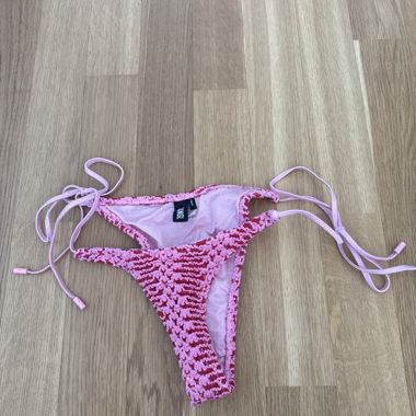 Bas de bikini au crochet rose